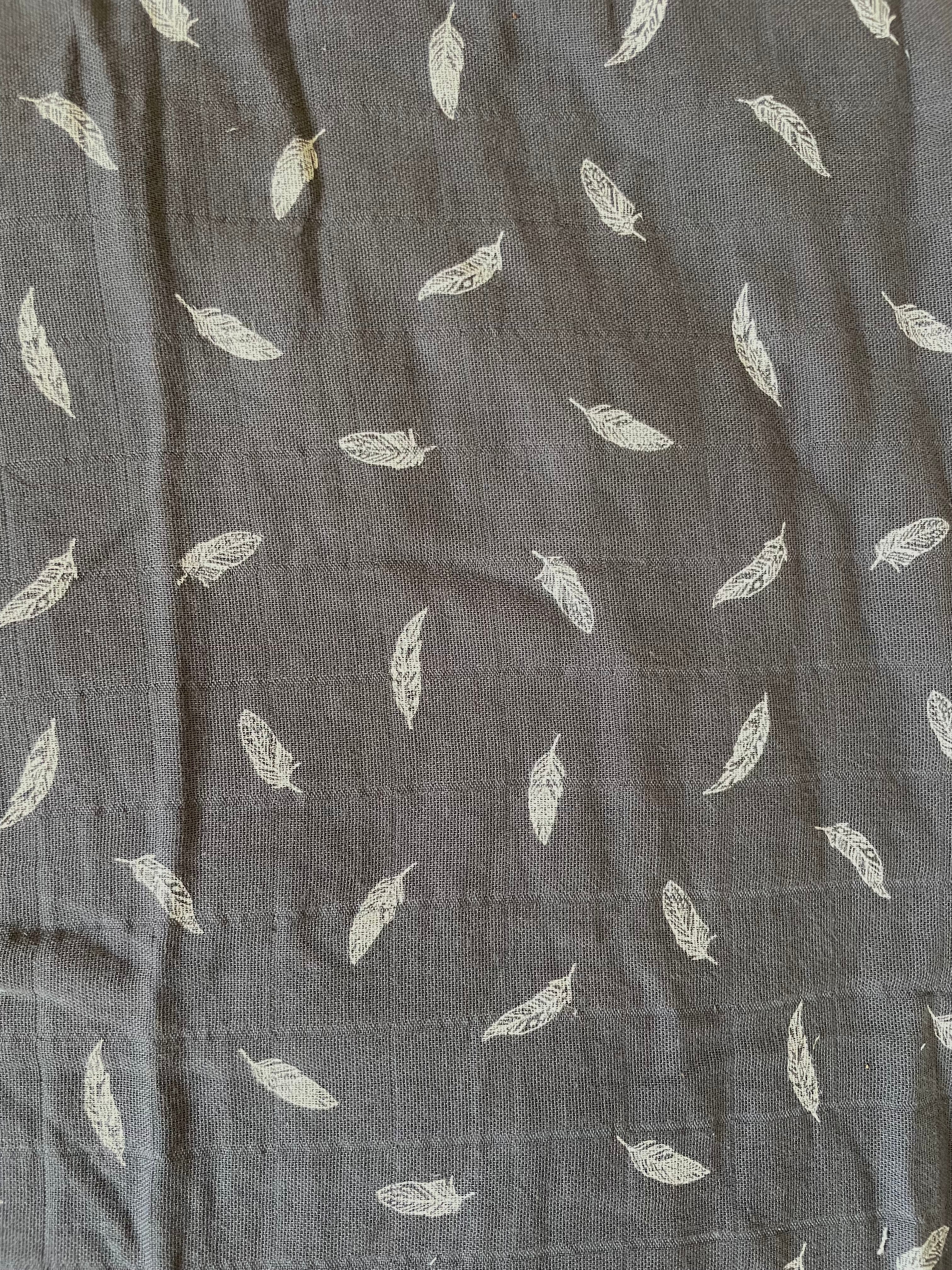 Feathers Dark Grey