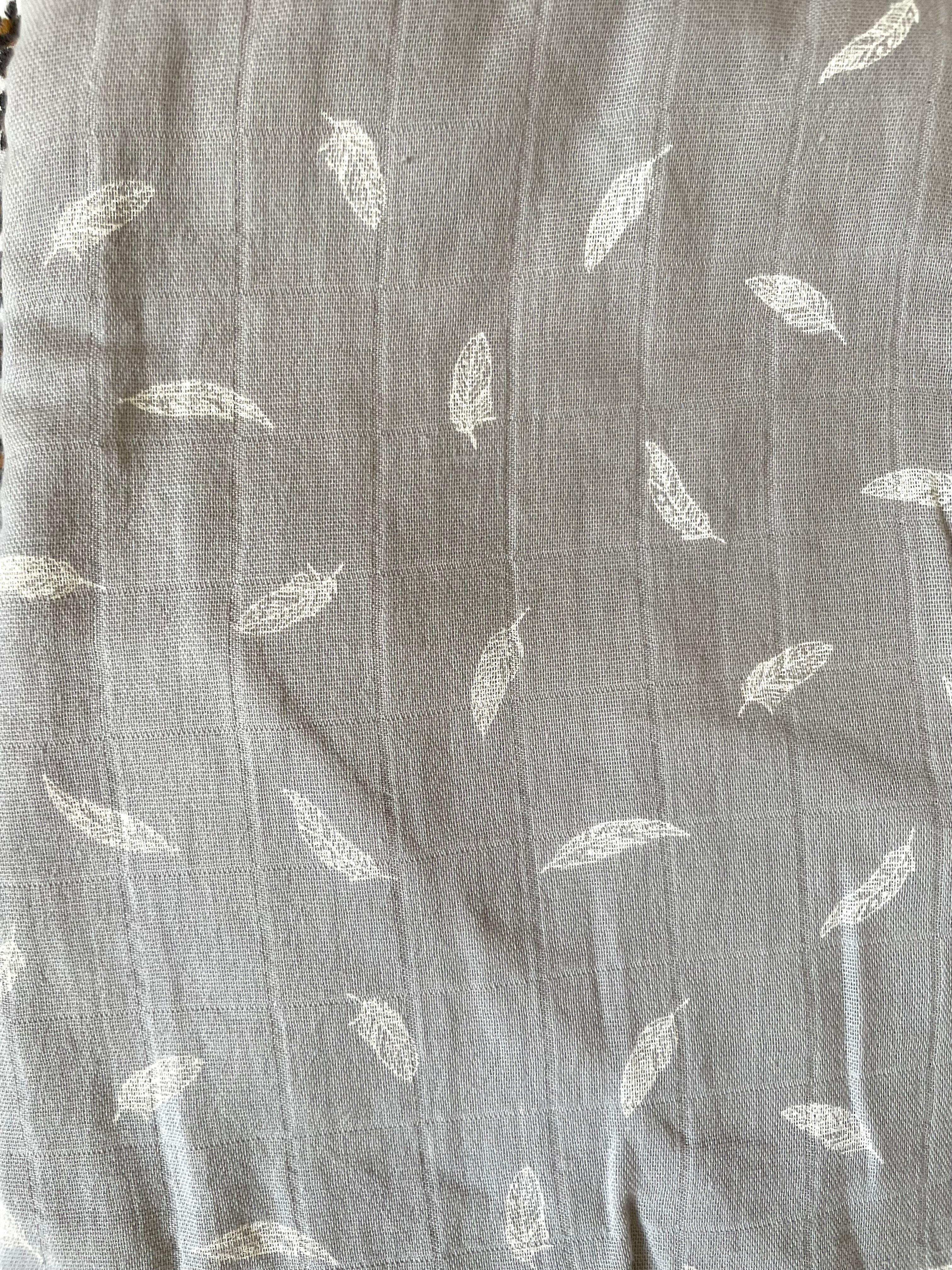 Feathers Light Grey